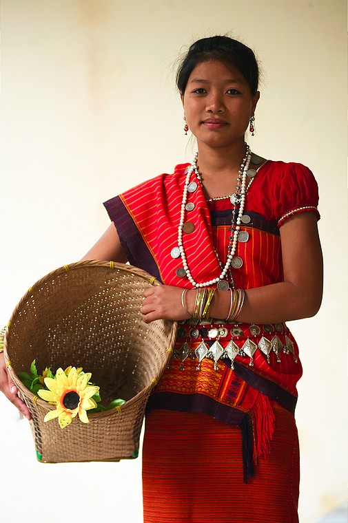 Tancerka z plemienia Marma (Chittagong Hill Tracts)